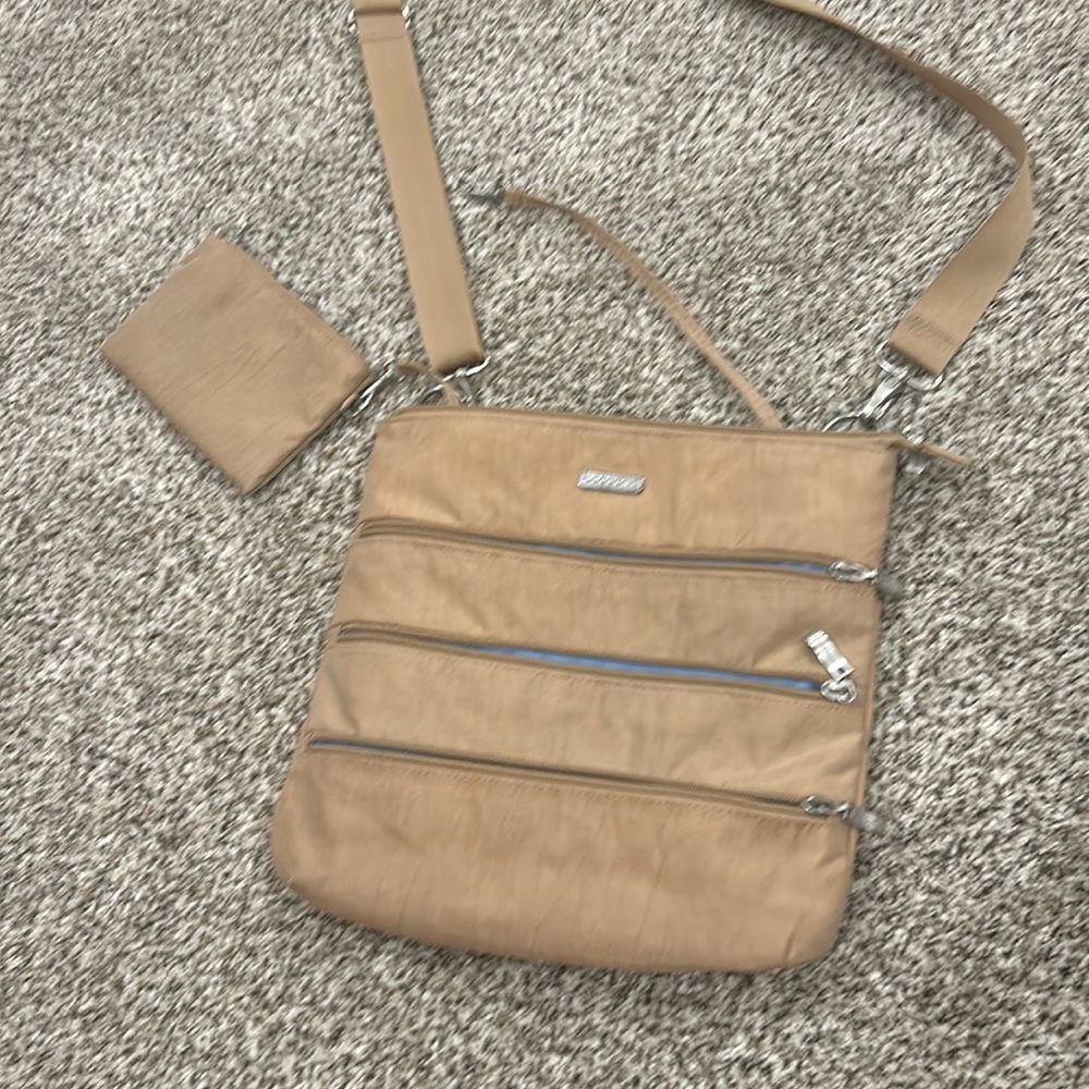 Baggallini Large Crossbody Bag w/RFID protection - Picture 9 of 10